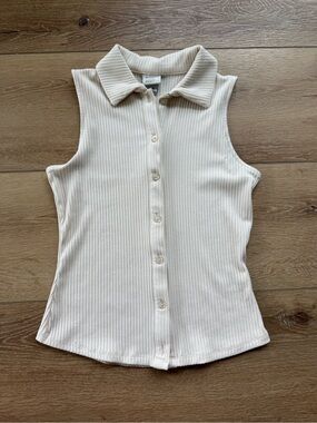 Sleeveless Ribbed Button-Up Polo Top in Cream